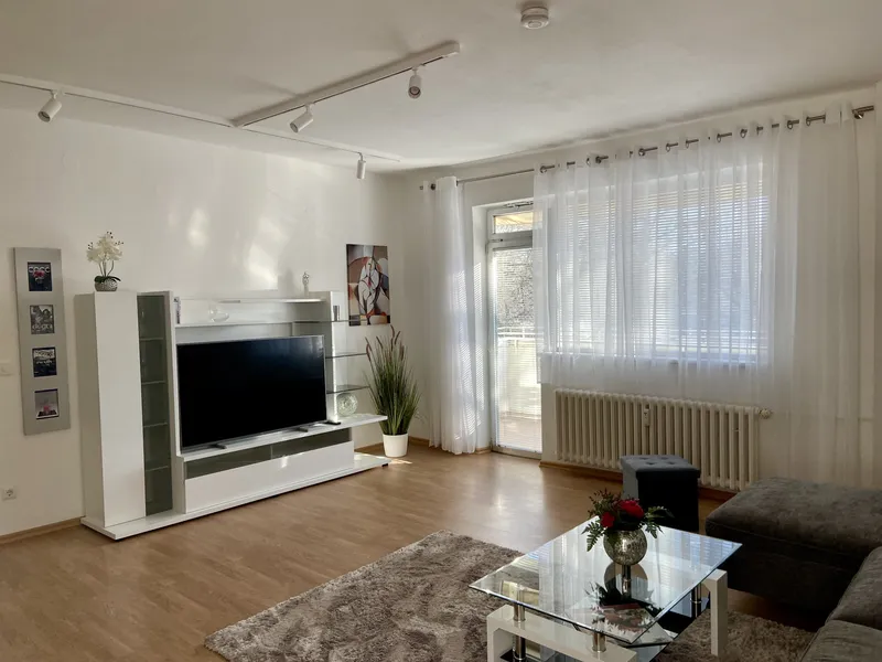 Attraktive, vollmöblierte 2,5-Zimmer-Wohnung mit Balkon in Tiergarten — photo 1